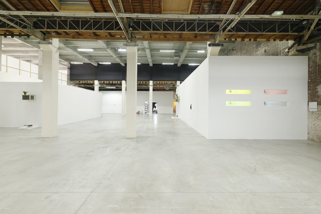 View of Mika Rottenberg’s exhibition, Palais de Tokyo (23.06 – 11.09.2016). Photo: Aurélien Mole.