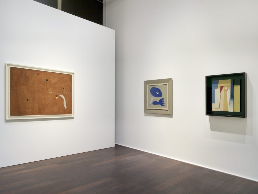 Installation view, ‘Schwitters Miró Arp’, Hauser & Wirth Zürich, 2016 © Successió Miró / 2016, ProLitteris, Zurich.