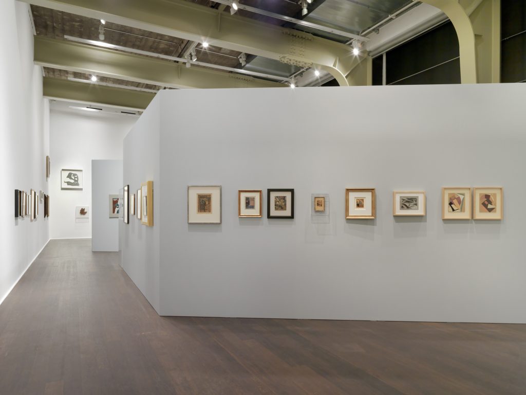 Installation view, ‘Schwitters Miró Arp’, Hauser & Wirth Zürich, 2016 © Successió Miró / 2016, ProLitteris, Zurich.