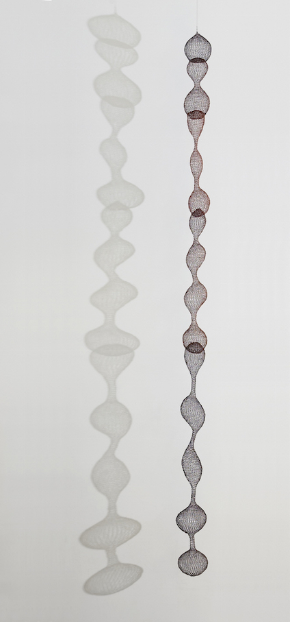 Ruth Asawa Untitled [S.334, Hanging Fifteen-Lobed (Seven Open and Eight Interlocking) Continuous Form] ca. 1955 Looped copper wire 134 x 8 x 8 in / 340.36 x 20.32 x 20.32 cm © Estate of Ruth Asawa Estate of Ruth Asawa, courtesy Christie’s Photo: Laurence Cuneo © 2015