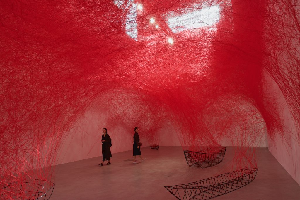 Chiharu Shiota, Uncertain Journey, 2016, Installation view, Courtesy the artist and BlainSouthern, Photo Sunhi Mang